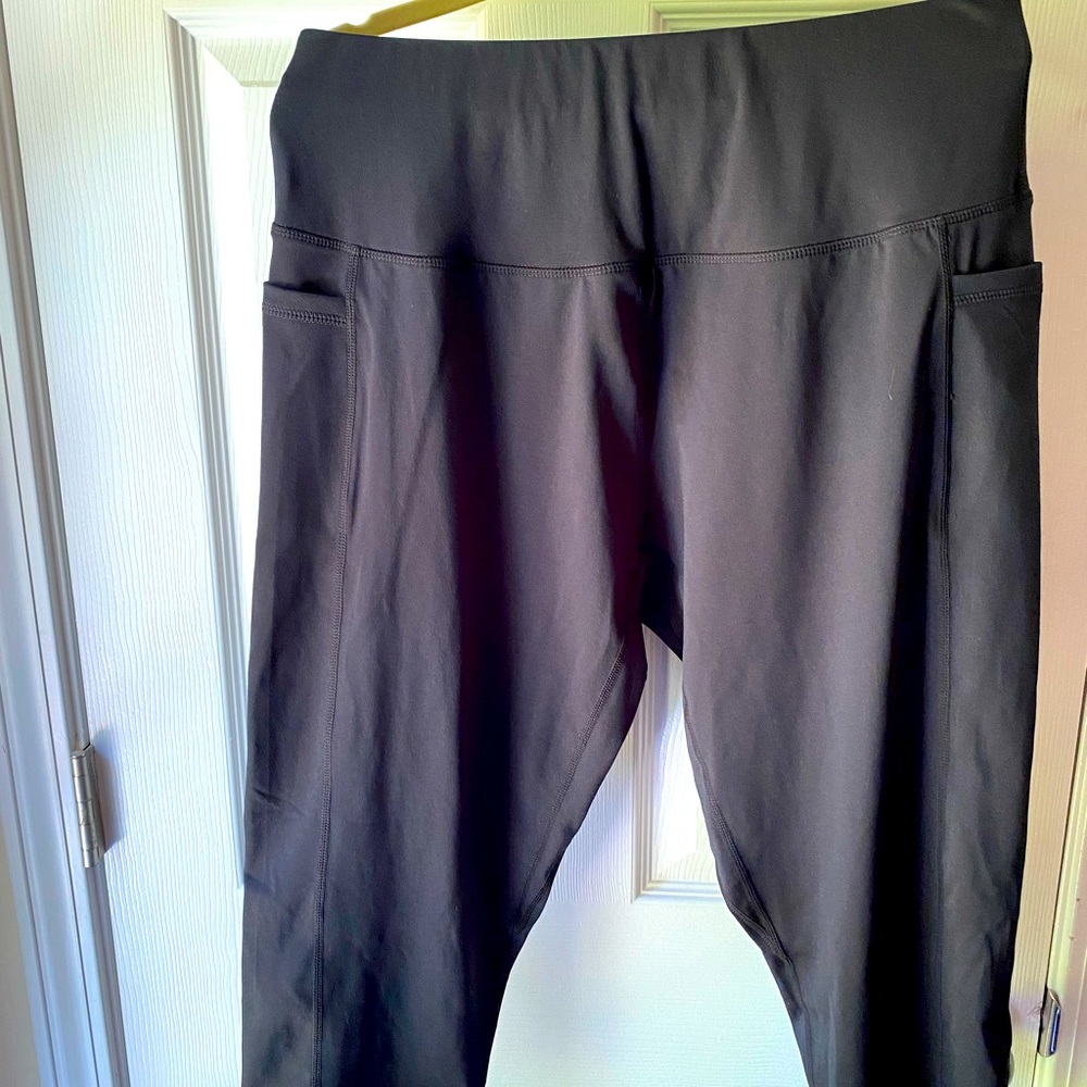 Black leggings 3/4 length, jogging, yoga with side phone pockets
